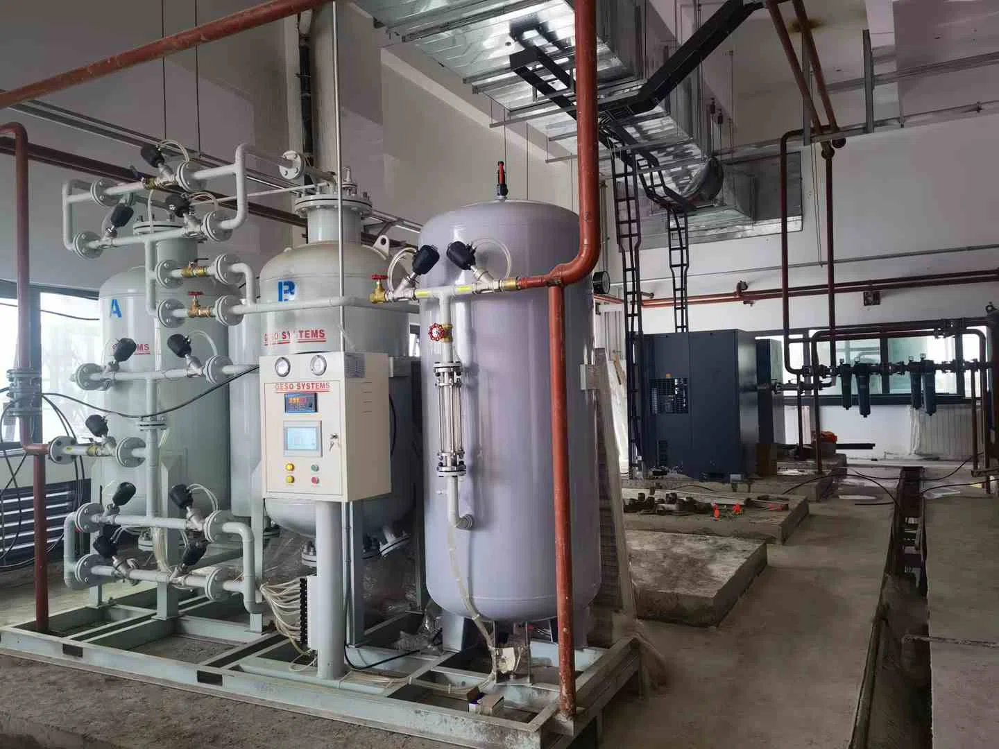 Zakaj več industrij prehaja z oskrbe s tekočim dušikom na sisteme za generatorje dušika PSA na kraju samem